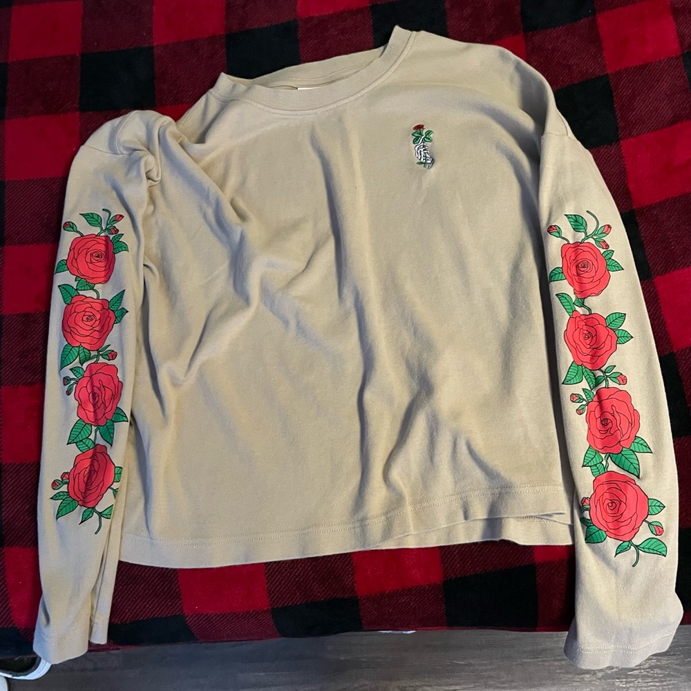 Long sleeve rose crop top